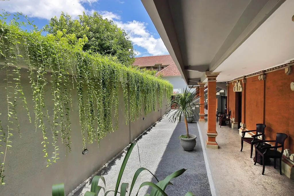 Dewi Sri Hotel Legian 3*,